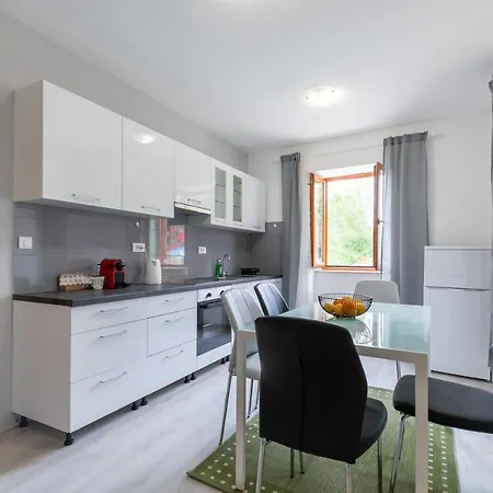Jupiter Kastel With Swimming Pool Apartment