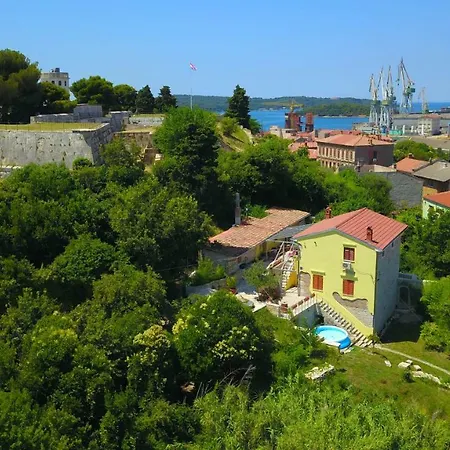Apartment Jupiter Kastel With Swimming Pool Pula
